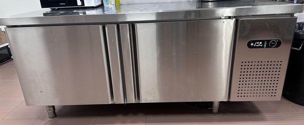 Холодильный стол