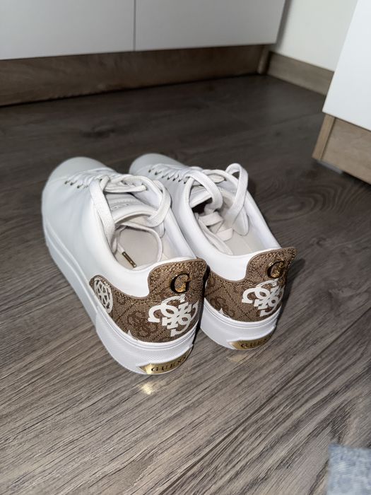 Дамски обувки на guess