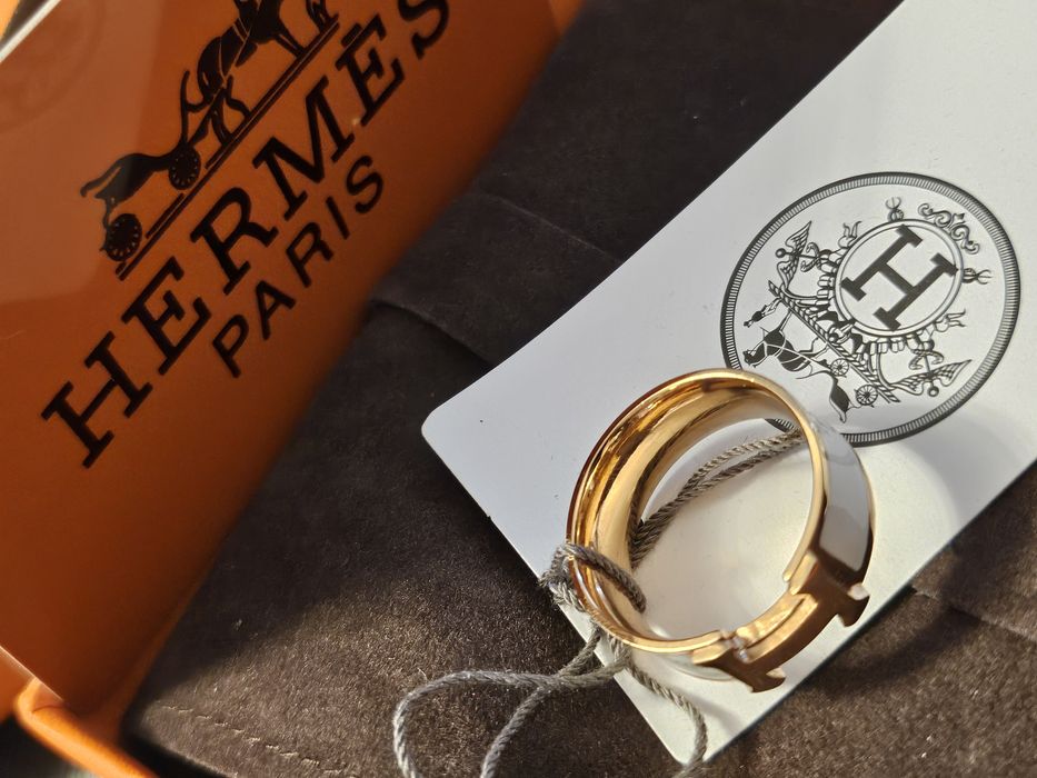 Inel H unisex alb cu auriu