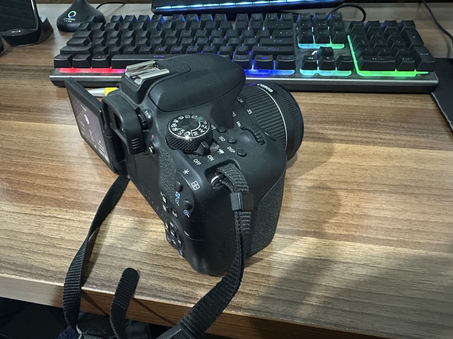Срочно продам Canon 800D