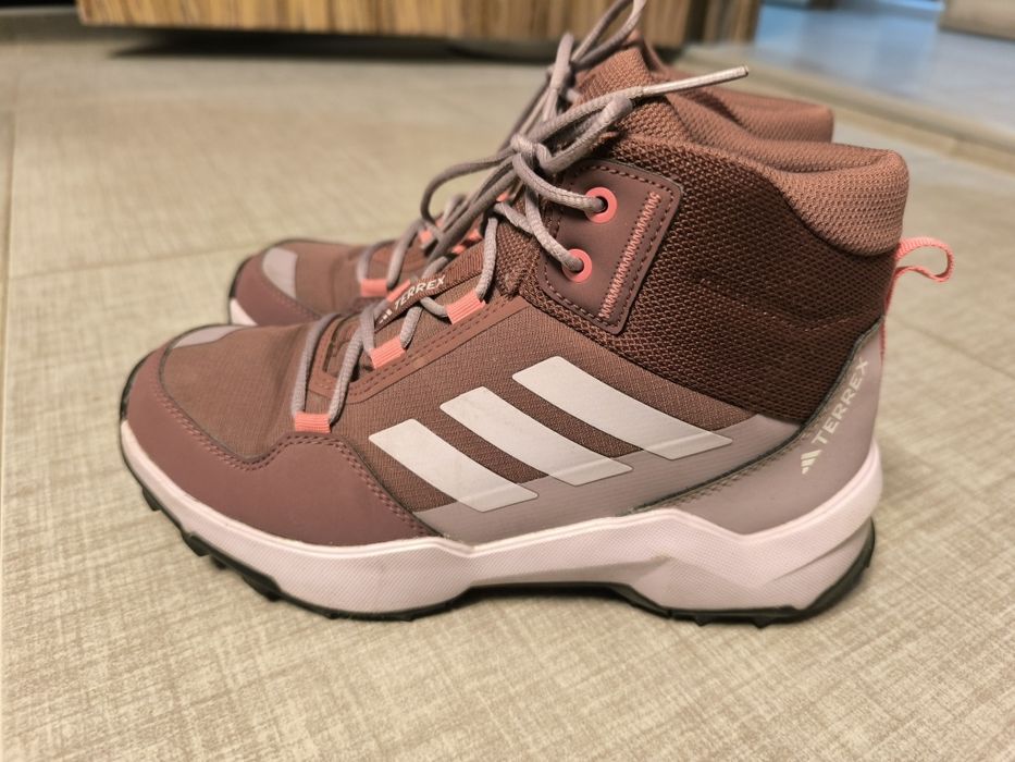 Боти 70 лв Adidas