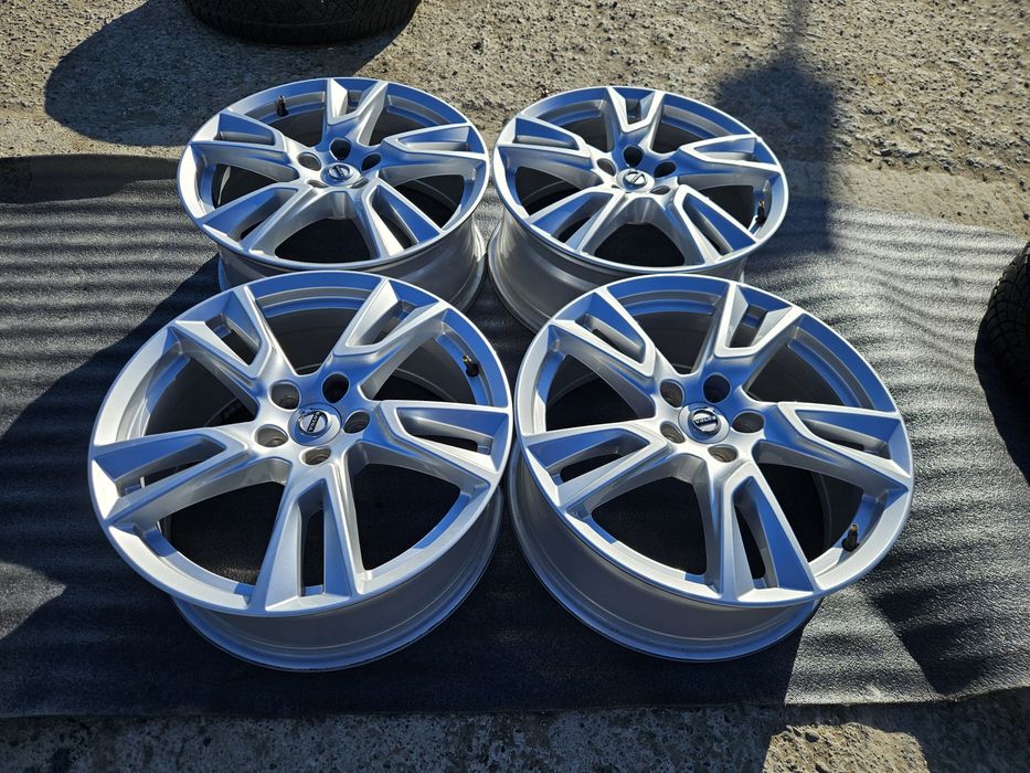 Vând jante r18 Volvo XC40