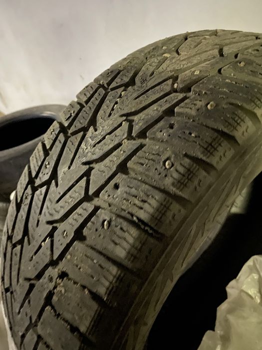 Зимние шины, шипованные, в хорошем состоянии.