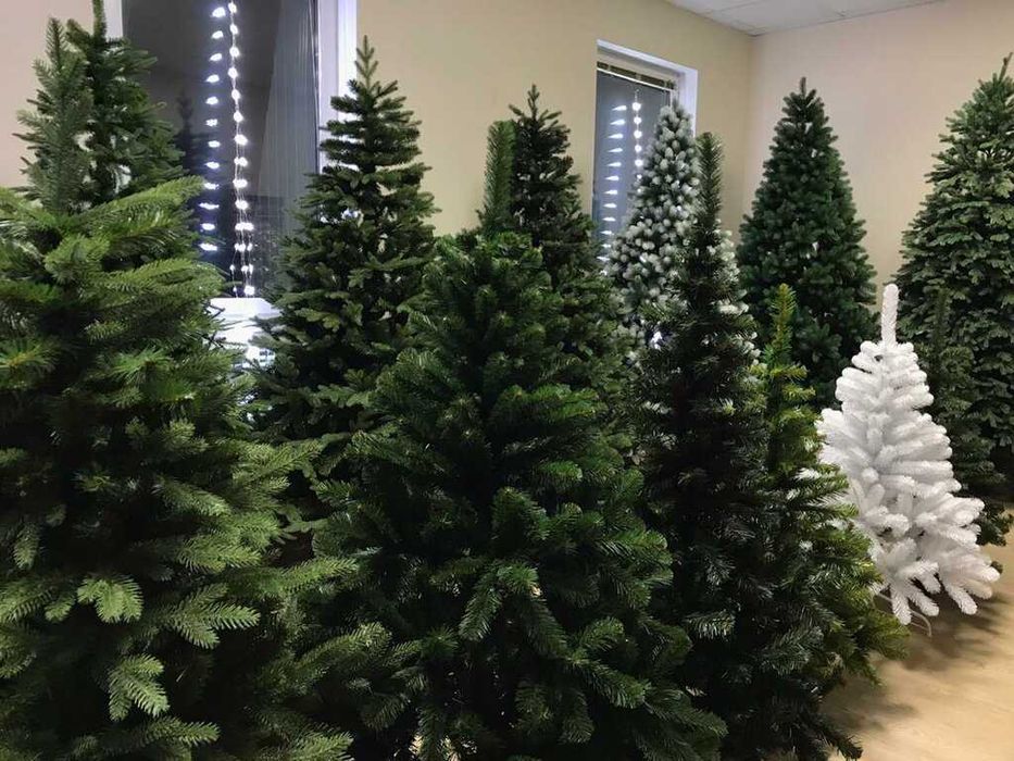 Продажа новогодних елей искусственных. Елки