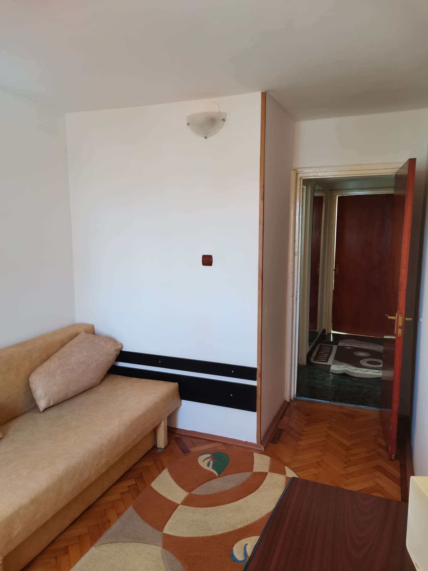 Apartament 3 camere zona Piata 1 Mai