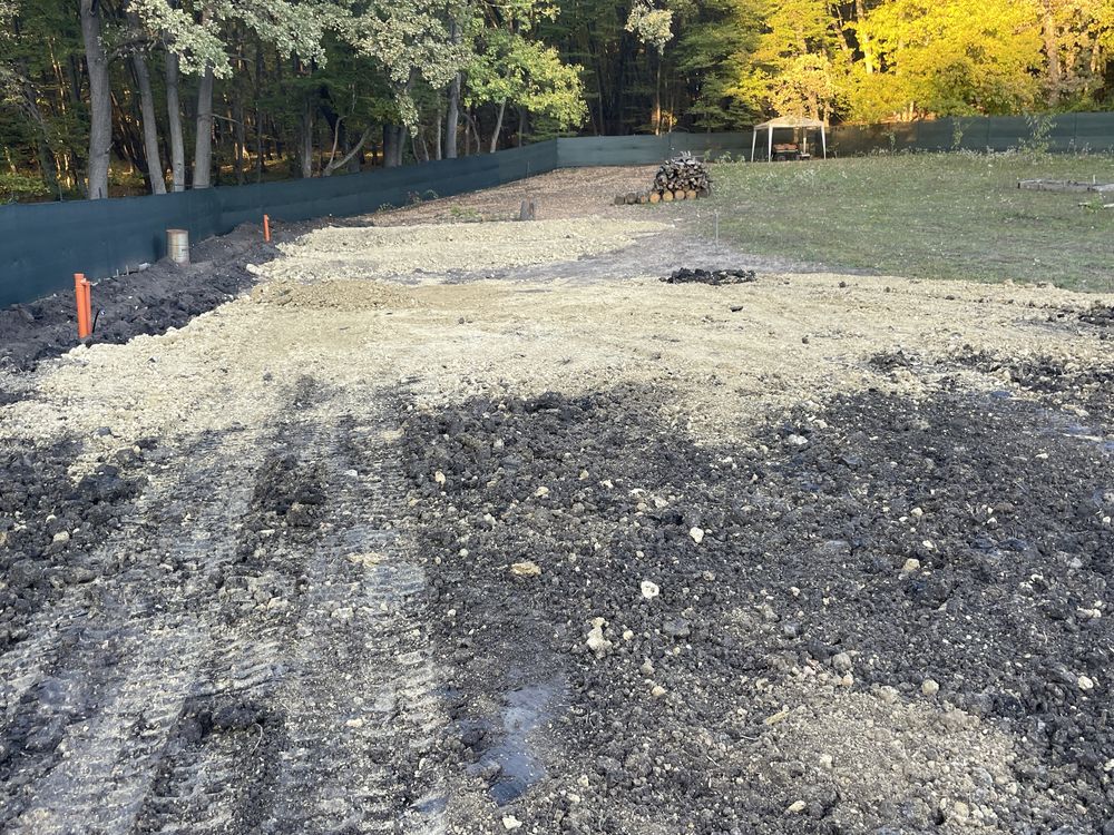 Închiriez miniexcavator