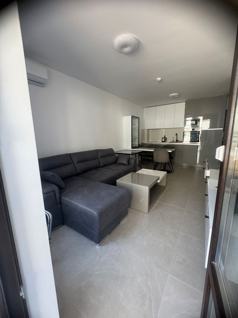 Дава се под наем Двустаен апартамент в Несебър - 50 кв.м за 500 € - Снимка #2