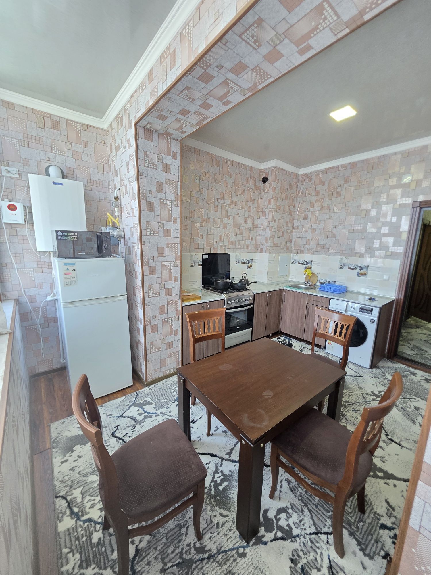 Shirin afto salon zarafshon dom 2 xona 4 etaj 7 etajlik