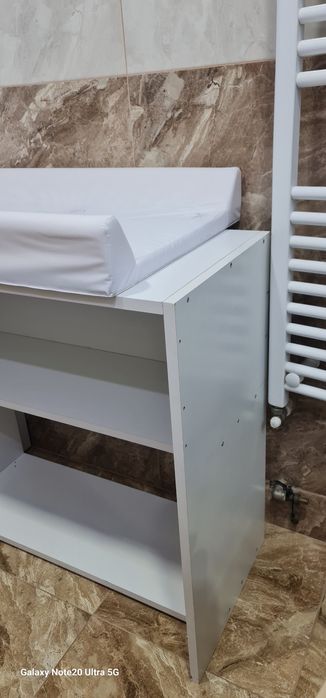 Masa de infasat + saltea