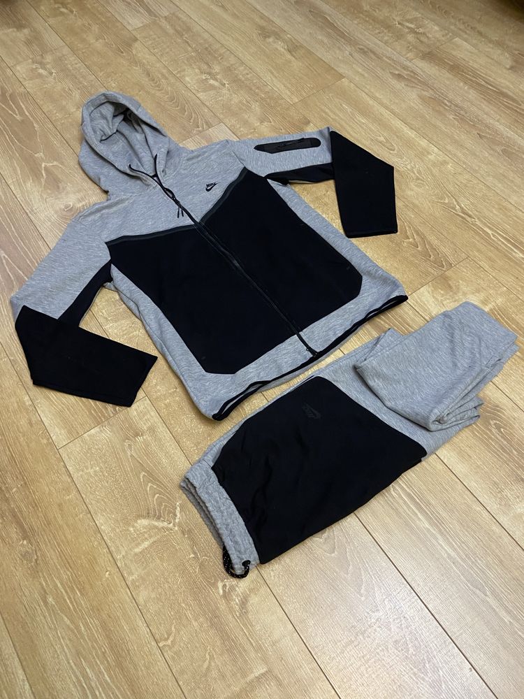 Trening Tech Fleece Nike marimea S,M,L,XL,XXL