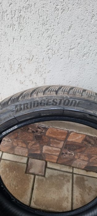 Anvelope iarna  225/40/18 în stare ff bună fără găuri sau petice