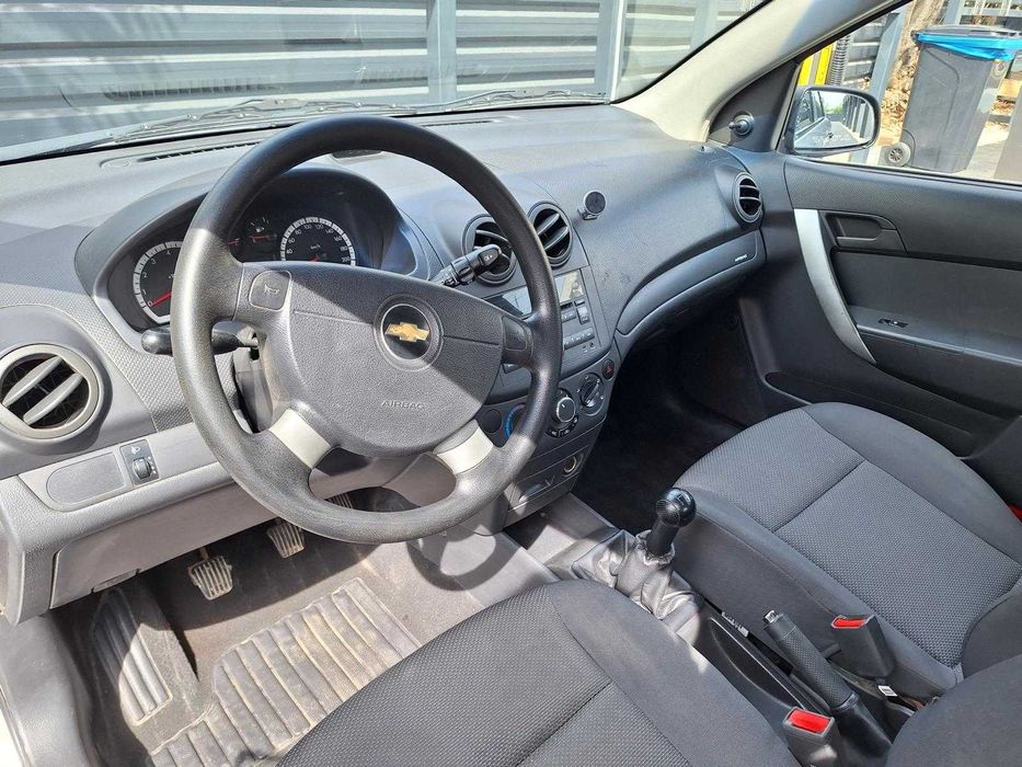 Vand Chevrolet Aveo 2010 + 4 anvelope iarna - 14 500 Lei (2850 euro)
