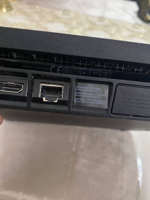 Playstation 4slim 1 tb 4 ta jostik