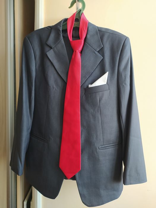 Костюмы для торжества. 44—46размеров. Одевали только на свадьбу. Пару