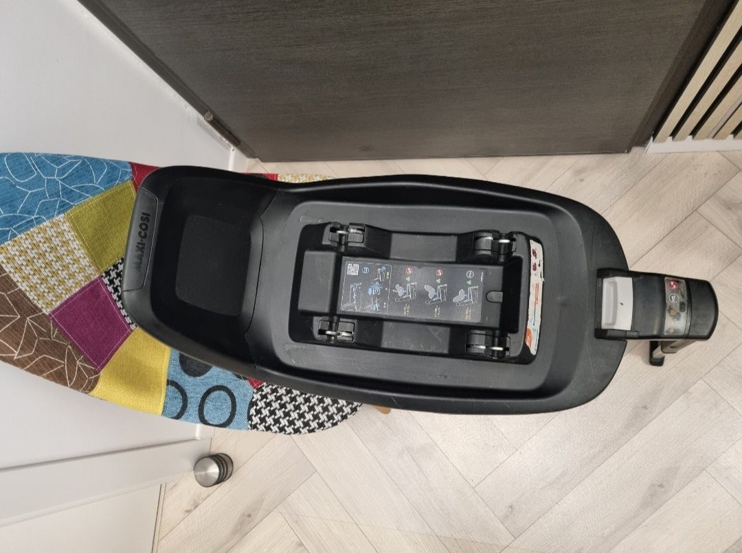 Scaun auto Pearl (Maxi Cosi) + Baza ISOFIX Familyfix (Maxi Cosi)