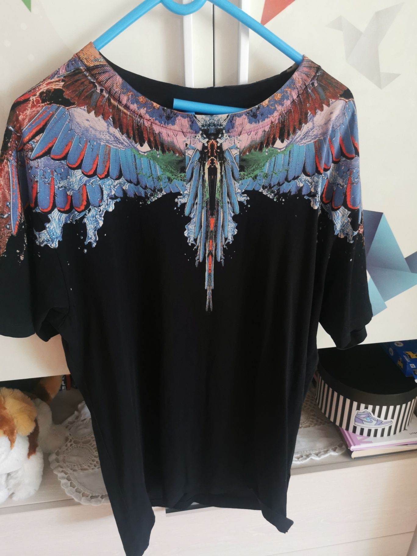 Vand tricou nou marcelo burlon, pret 300 negociabil