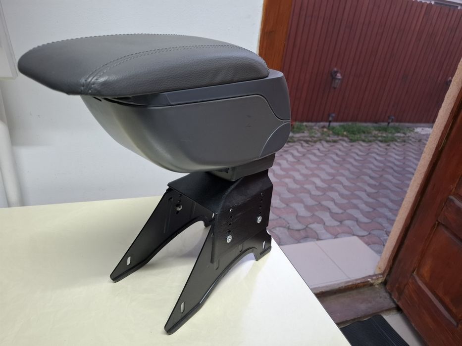Cotieră utilizata Dacia Logan - 50 lei si huse universale Fiat Panda