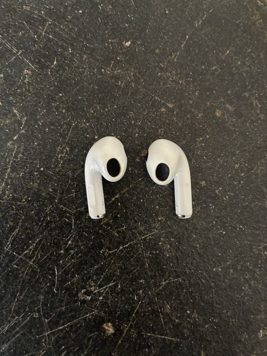 Оригинални Apple Airpods 3 gen magsafe с 10 месеца остатъчна гаранция