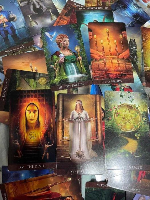 Таро. Runic Tarot и Arcanum Tarot