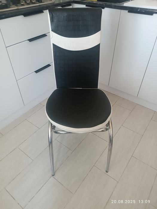 Стул  для кухни черная белая