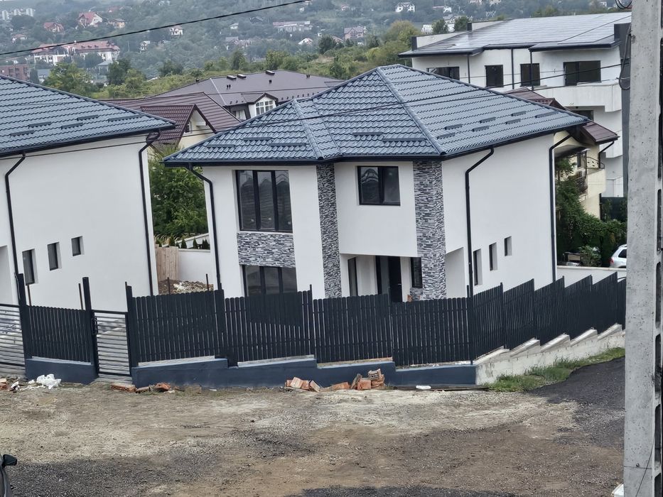 Casa cu etaj , Lidl Bucium