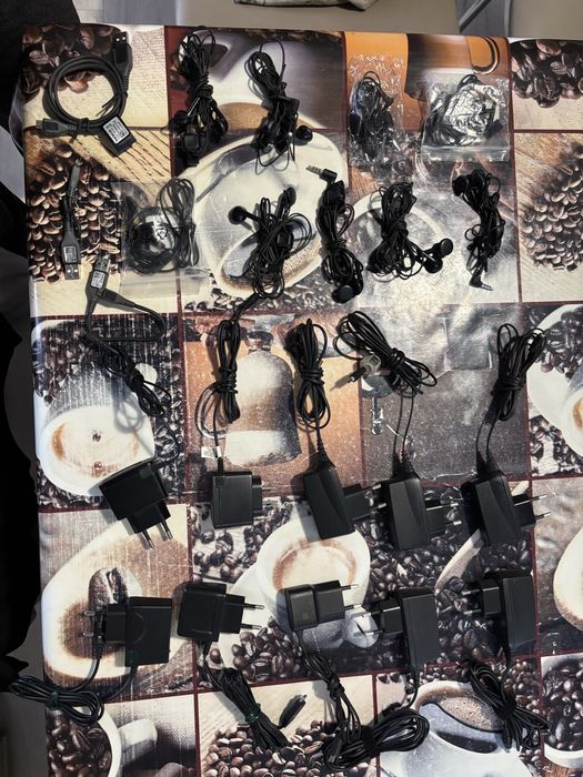 10 бр оригинални зарядни и слушалки Nokia