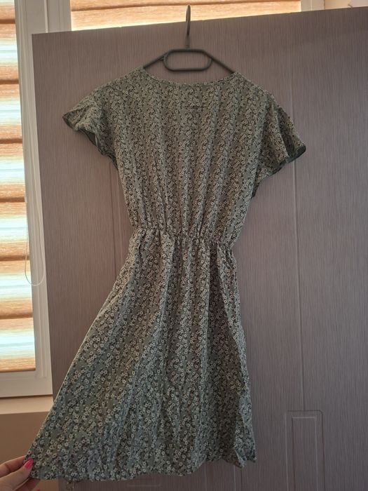 Рокля със ситни цветенца