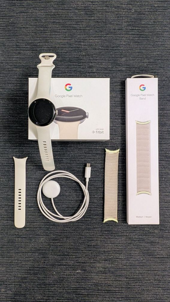 Google Pixel Watch с допълнителна каишка