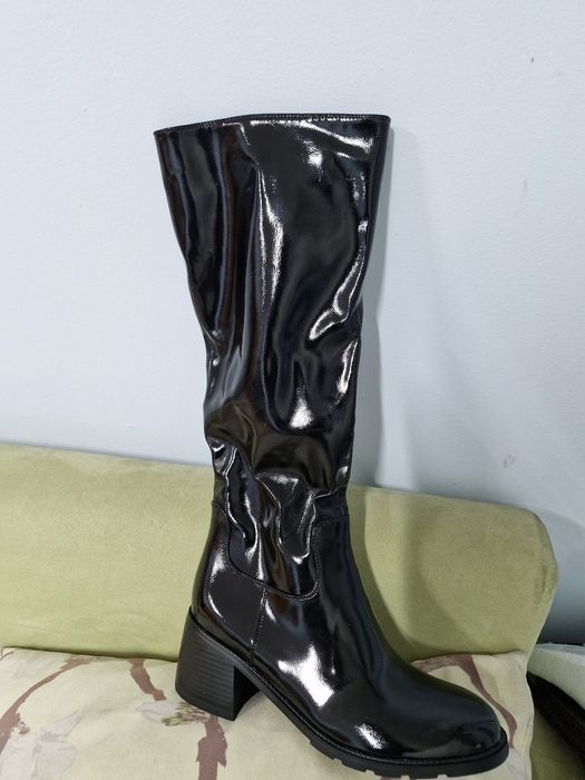 Продам лаковые сапоги