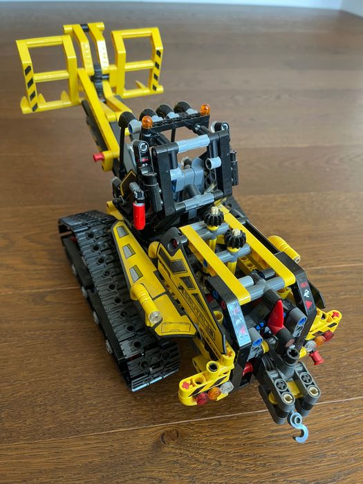 Lego Technic Tracked Loader - Колекционерски багер 42094