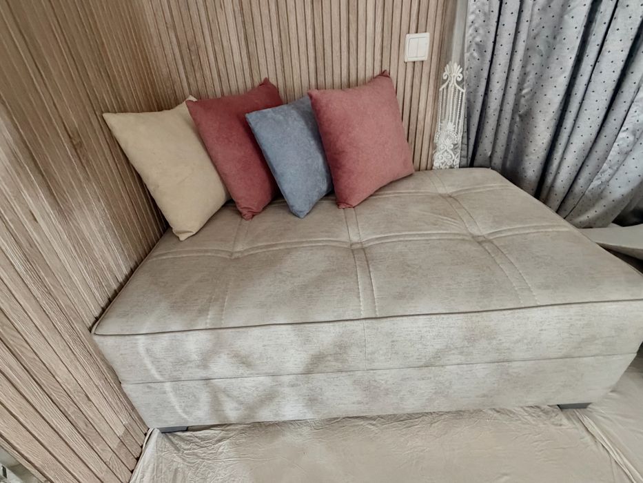 Продаю мягкий уголок с большим пуфиком!