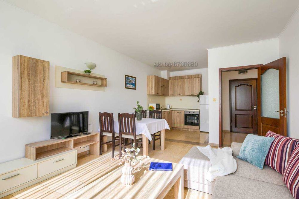 Дава се под наем Двустаен апартамент в Несебър - 72 кв.м за 230 € - Снимка #1