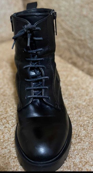 TOSCA BLU STUDIO original, Ghete din piele naturală măr. 38, stare FB