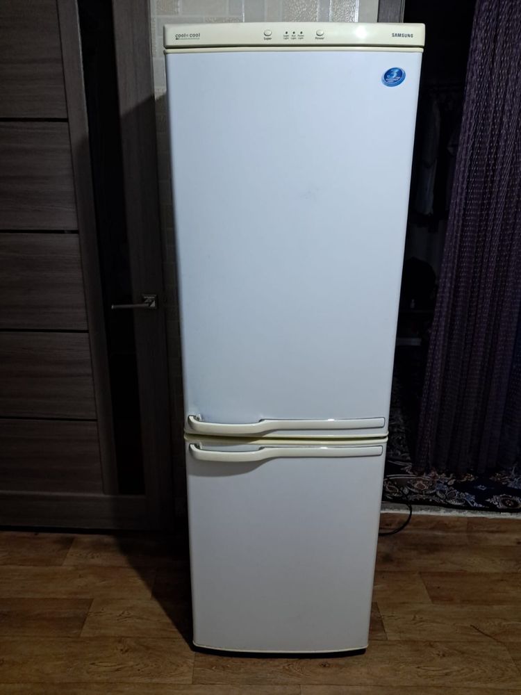 Продам холодильник