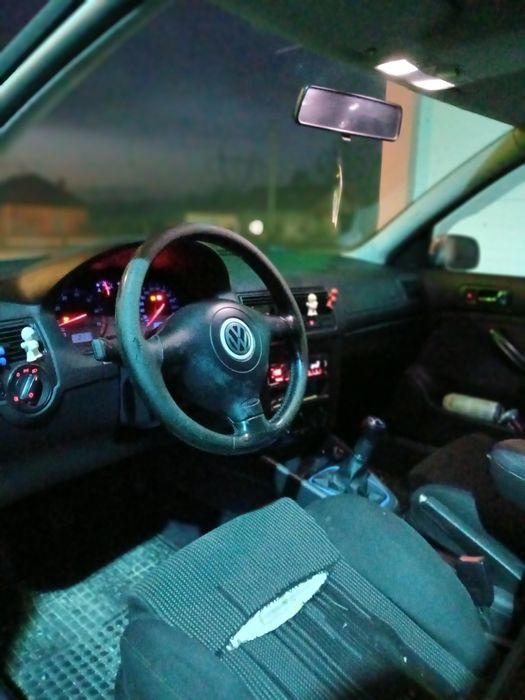 Vând Golf 4 benzina 1.6