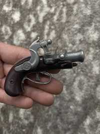 Старинная игрушка пистолет
