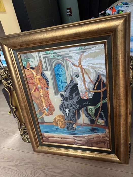 Ръчно бродиран гоблен “Коне на водопой”