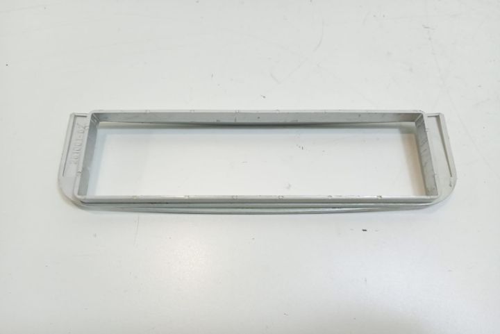 Ornament cd player 28100102 Alfa Romeo 147  seria