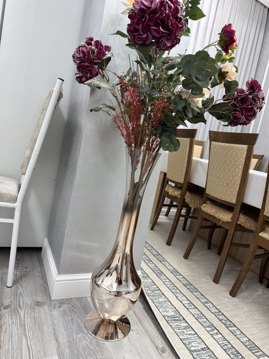 Продам вазу с цветами