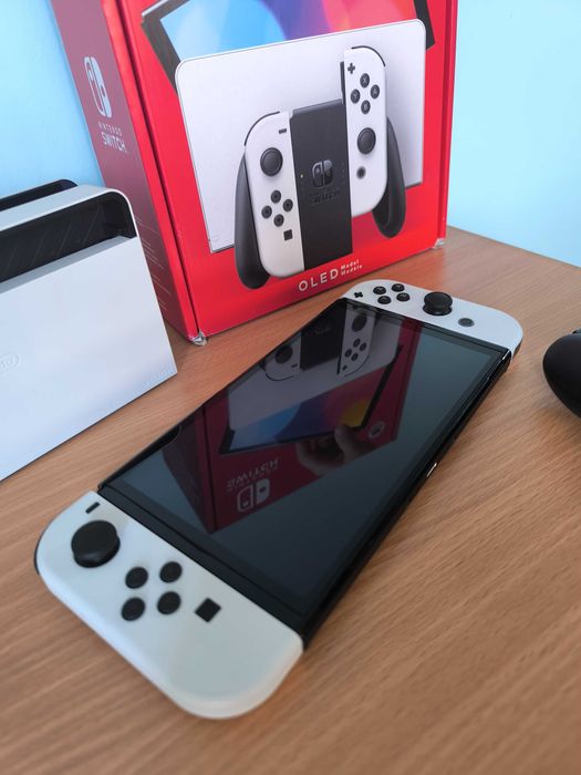 Nintendo Switch OLED (Бял) – В перфектно състояние, с оригинална кутия