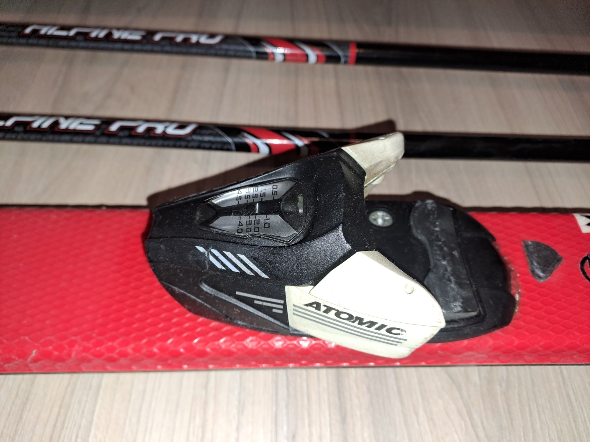 Vând schiuri Atomic XT