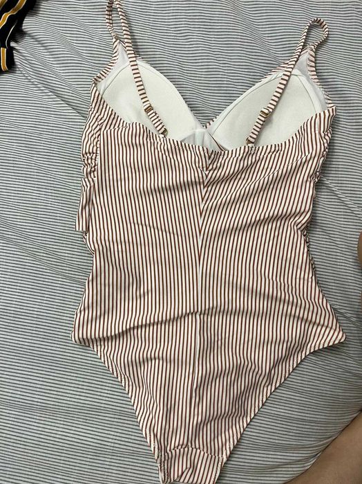 Costum de baie intreg
