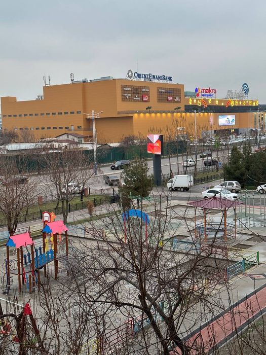 Квартира Сотилади Себзор ТЦ Ривейра 4.хонали 1-этаж Жойи зу́р