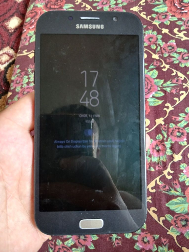 Samsung a7 (2017) sotiladi