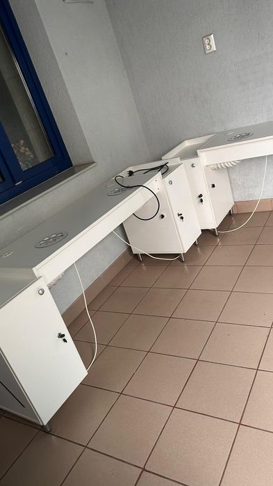 Masa de manichiură cu doua aspiratoare