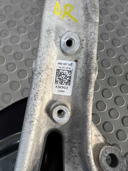 Fuzeta Dreapta Fata OEM Audi Q7 Q8 Porsche Cayenne Urus
