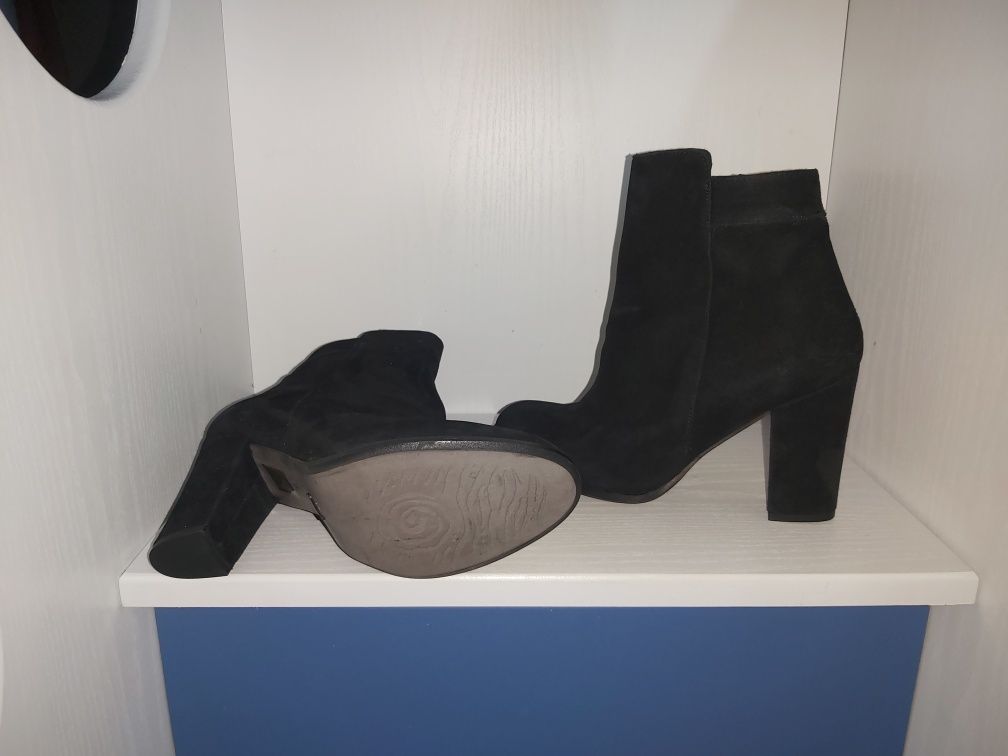 Botine  Buffalo London , nr 37/38 ,noi,  piele întoarsă!
