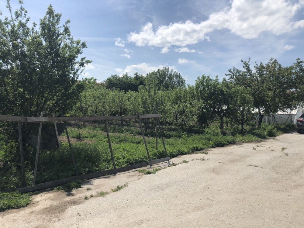 Къща със сграда и парцел!
