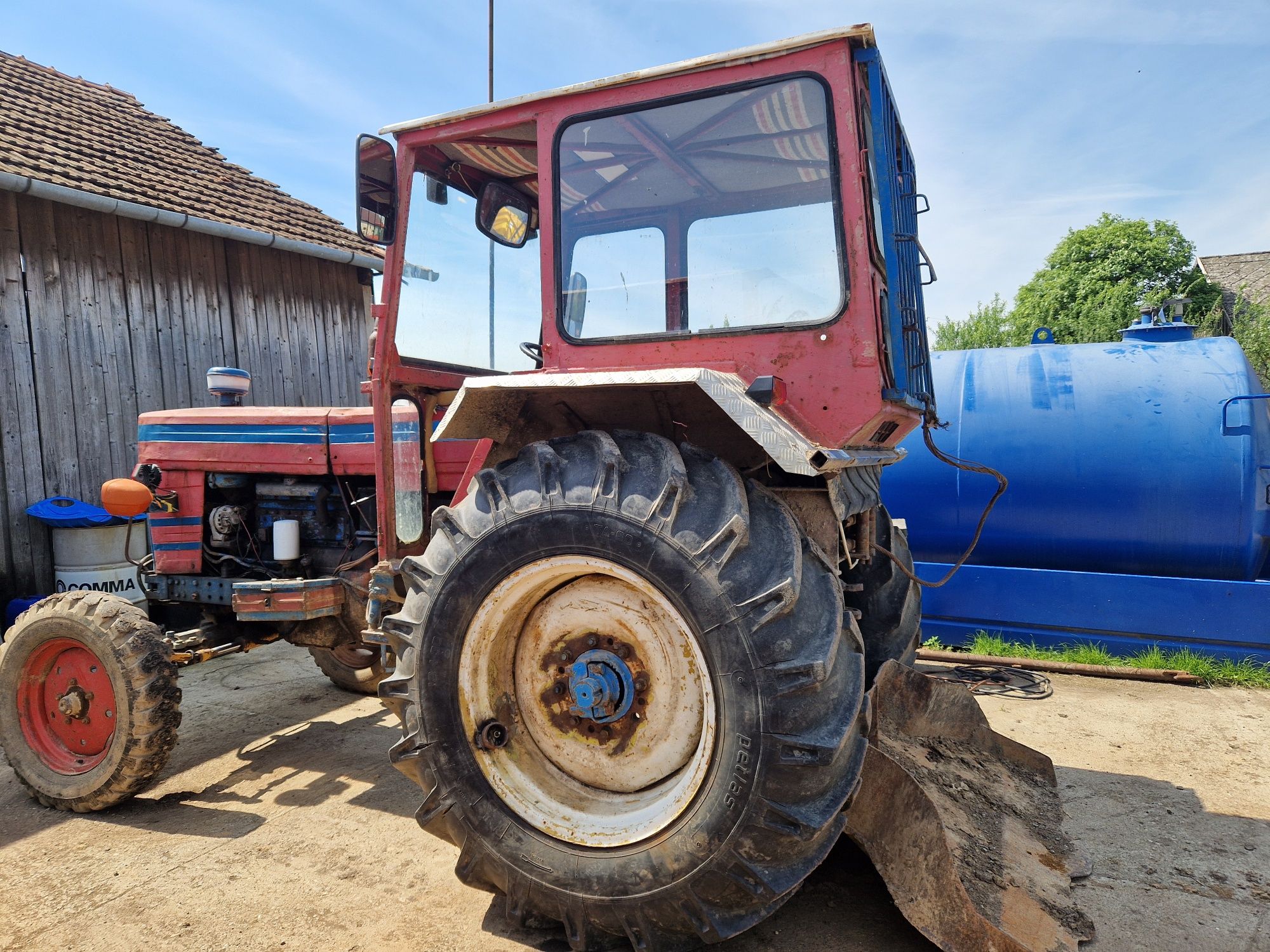 Vând tractor U650 forestier