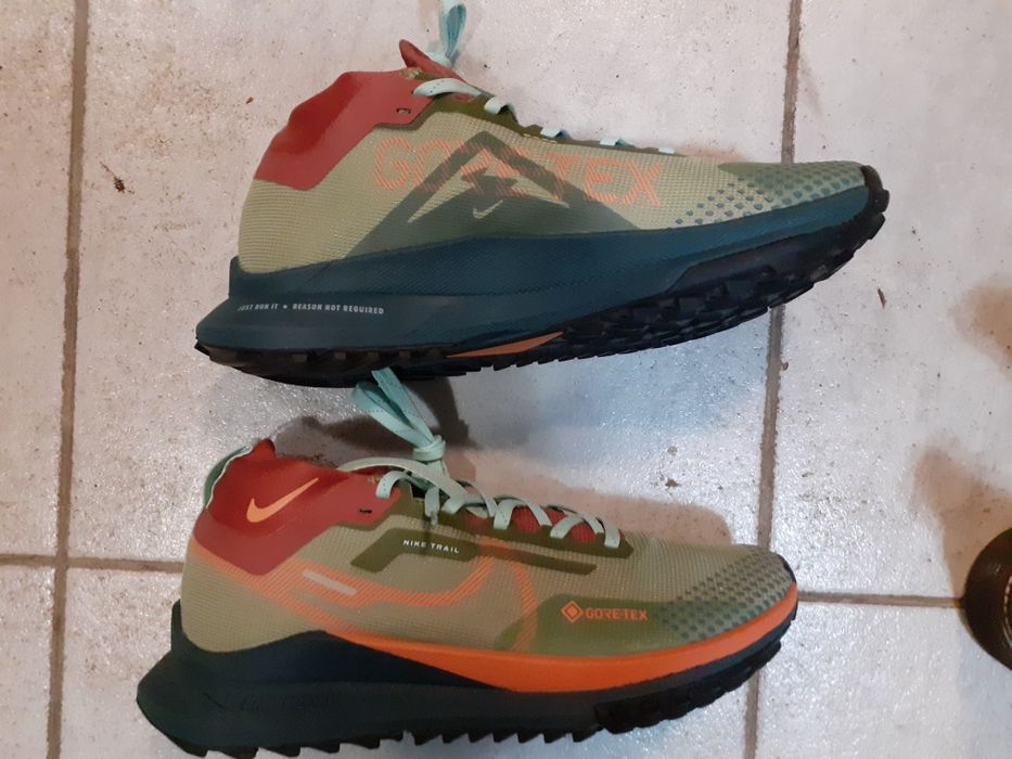 Оригинални дамски маратонки Nike и дамски кларкове,обувки.Маратонките